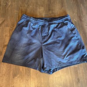 Lululemon Pace Breaker black gray camo 5” linerless LL large